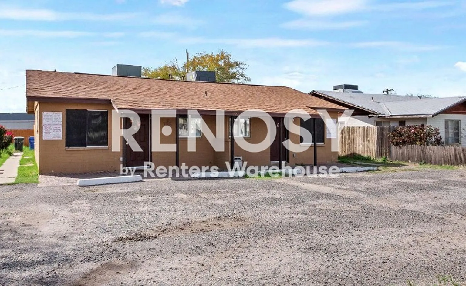 Ideal 1 Br 1 Ba Duplex Near 7th St and Dunlap in Phoenix — Photo 1