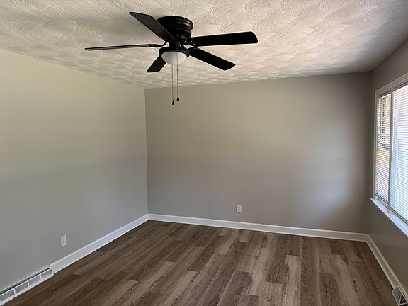 2nd image of 440 Gilbert Dr