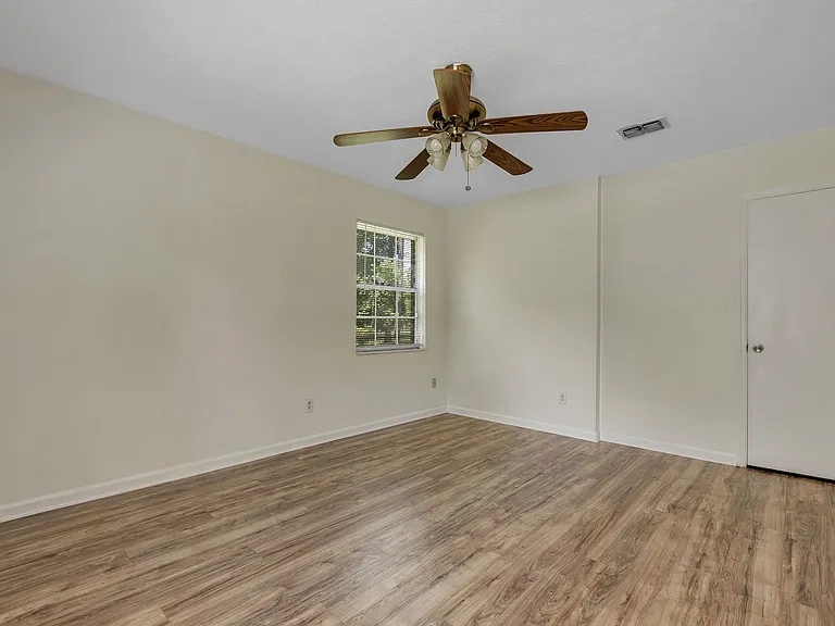2613 Killarney Way — Photo 35
