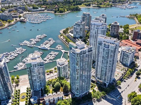 193 Aquarius Mews #3302, Vancouver, BC V6Z 2Z2