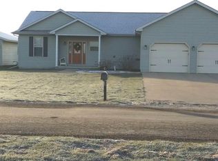 140 Prairie Ave, Bushnell, IL 61422