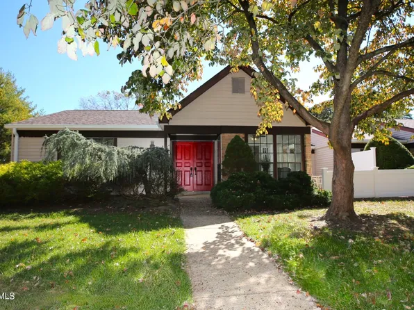 585A Kevin Court, Manchester, NJ 08759