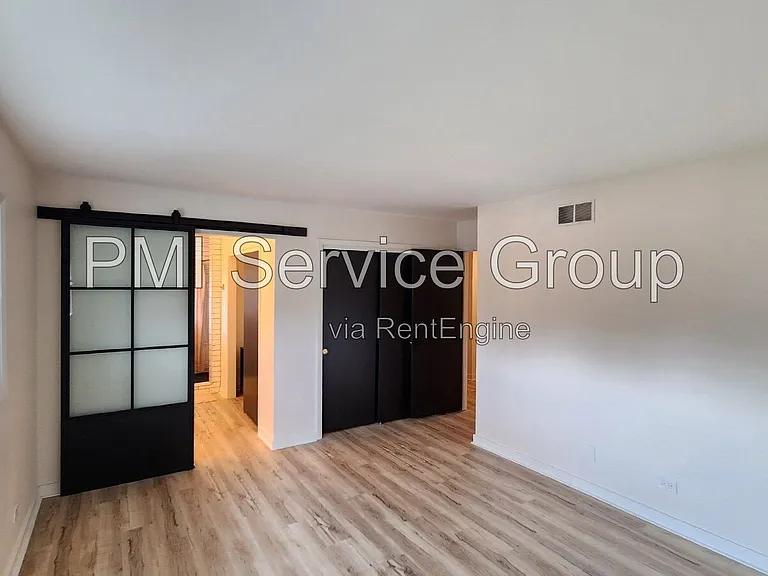 7749 Lyman Ave — Photo 10
