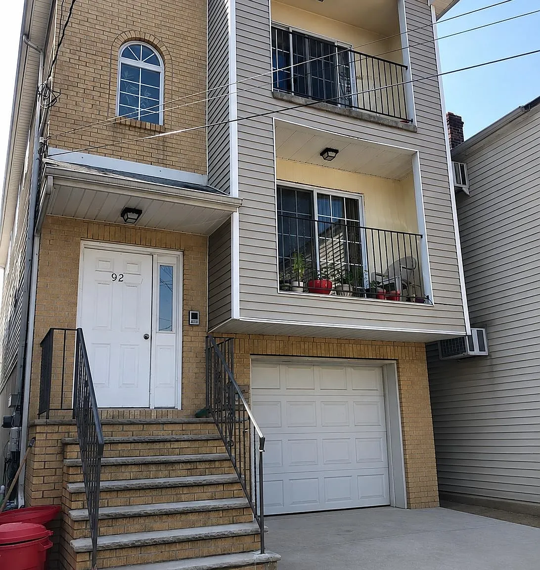 3 bed, 2.0 bath, $2,400 — Photo 1