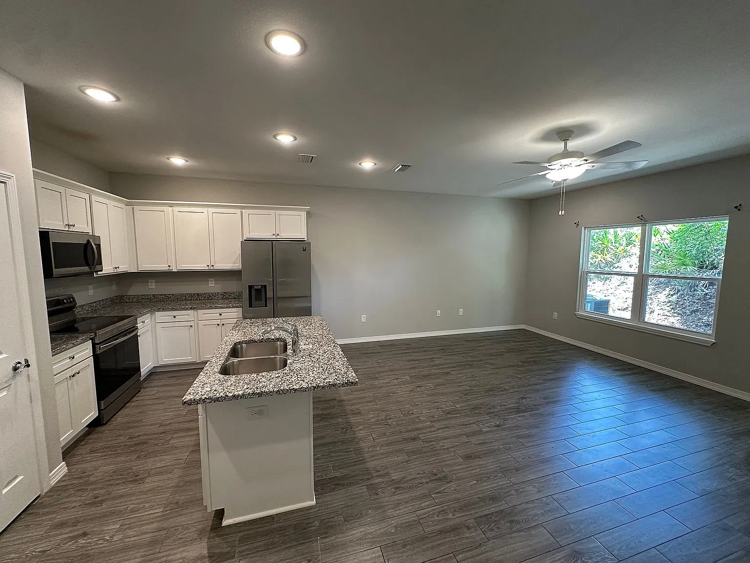 3 bed, 2.5 bath, 1440 sqft, $1,850 — Photo 2