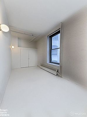 4th image of 426 W Broadway #2A