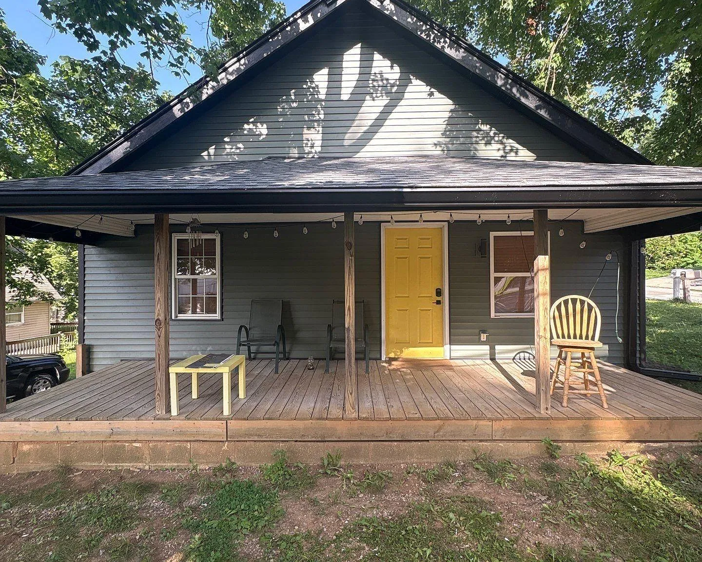 3 bed, 2.0 bath, 1008 sqft, $2,200 — Photo 1