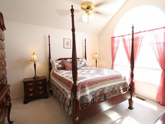 Vaulted Master Bdrm