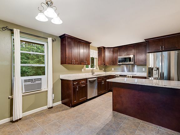 5th image of 42722 SE 168th Pl