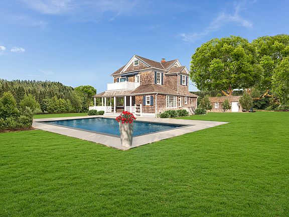 3rd image of 1063 Sagaponack Ct