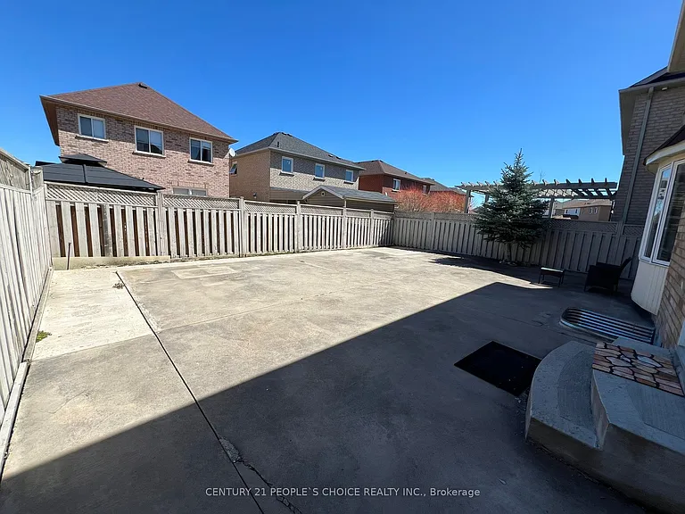57 Fallstar Cres — Photo 11