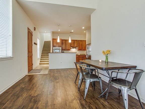 3rd image of 1207 Lake Vista Ln