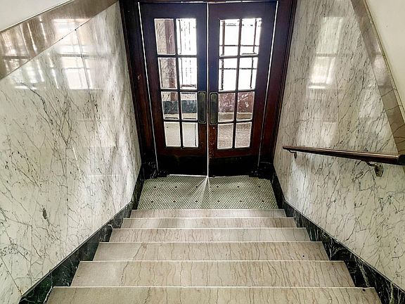 2nd image of 843 Goodhue Blvd