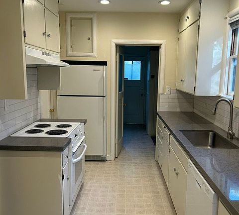 4th image of 1625 41st St