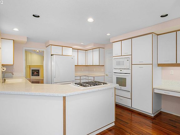 4th image of 16015 SE 32nd St