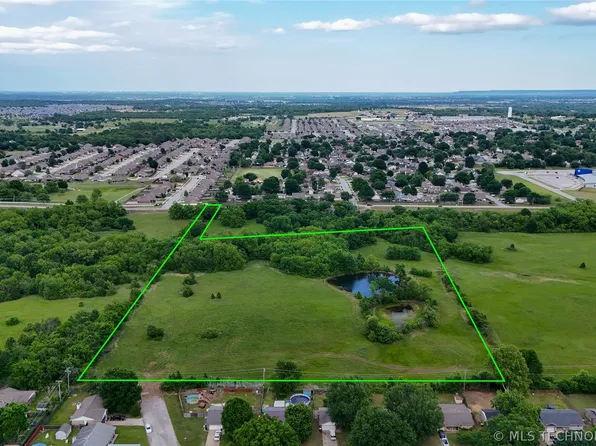 6 S Elwood Ave W, Glenpool, OK 74033