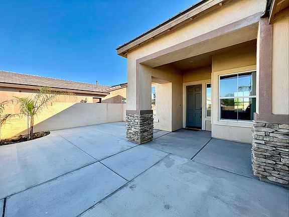 2nd image of 81125 Avenida Fayelynne