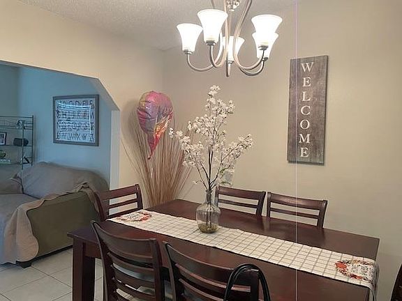 4th image of 2942 Vista Palm Dr