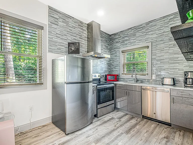 5460 Scofield Rd #B — Photo 2