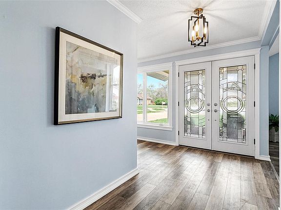 5th image of 18 Sweetwood Ct