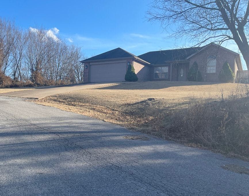 2nd image of 25 Blairgowrie Cir