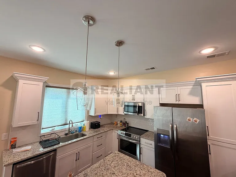 438 Kenton St — Photo 4