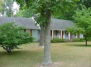5752 Hillside Dr, Gloucester, VA 23061