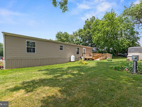 4th image of 28 Oak Knoll Est #A