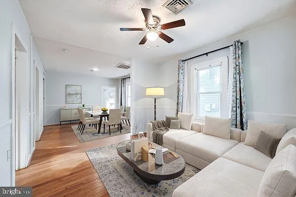 2 bed, 1.0 bath, 756 sqft, $2,100 — Photo 3