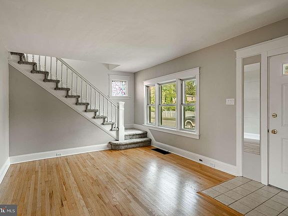 4th image of 415 Highland Ave