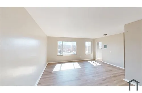4209 Dix St NE Photo 1