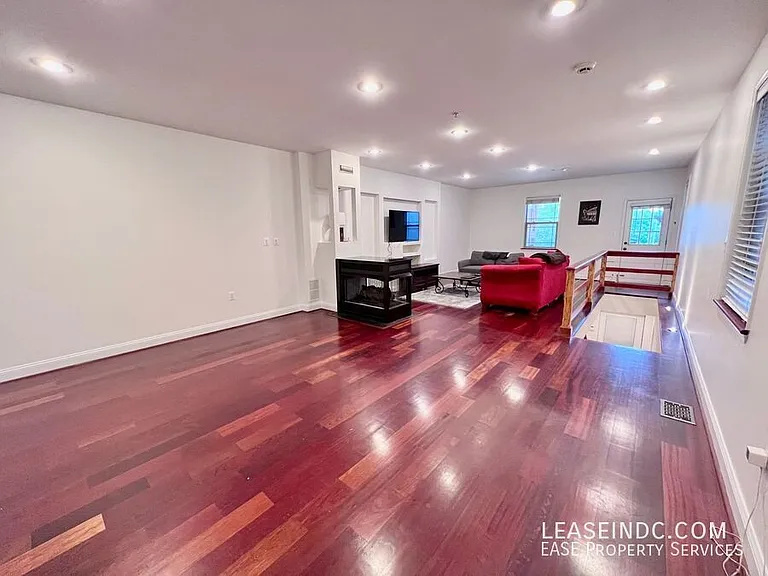 3573 Warder St NW #4 — Photo 8