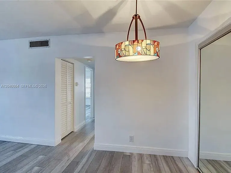 2200 NE 66th St #1401 — Photo 3