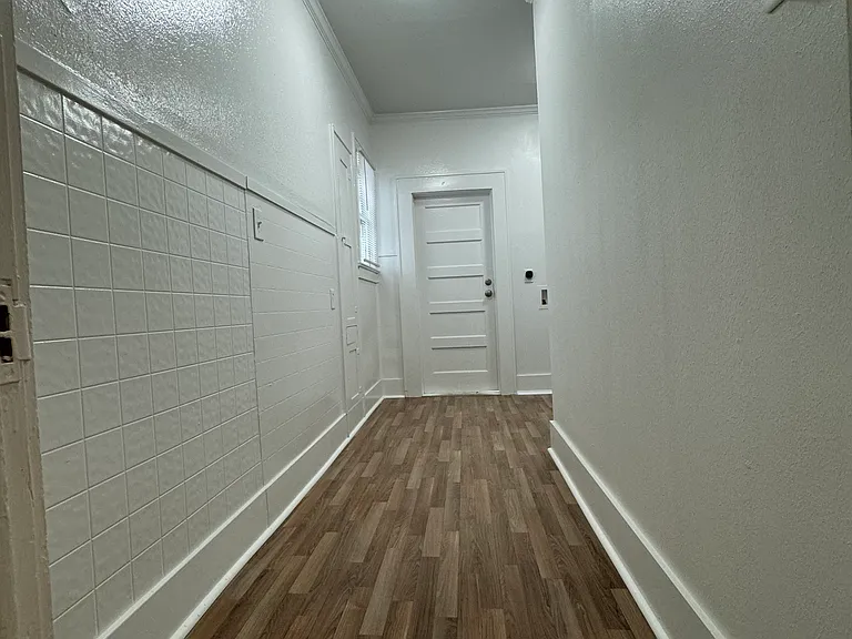 115 W Shaw St — Photo 17