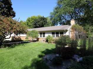 7536 N Seneca Rd, Fox Pt, WI 53217