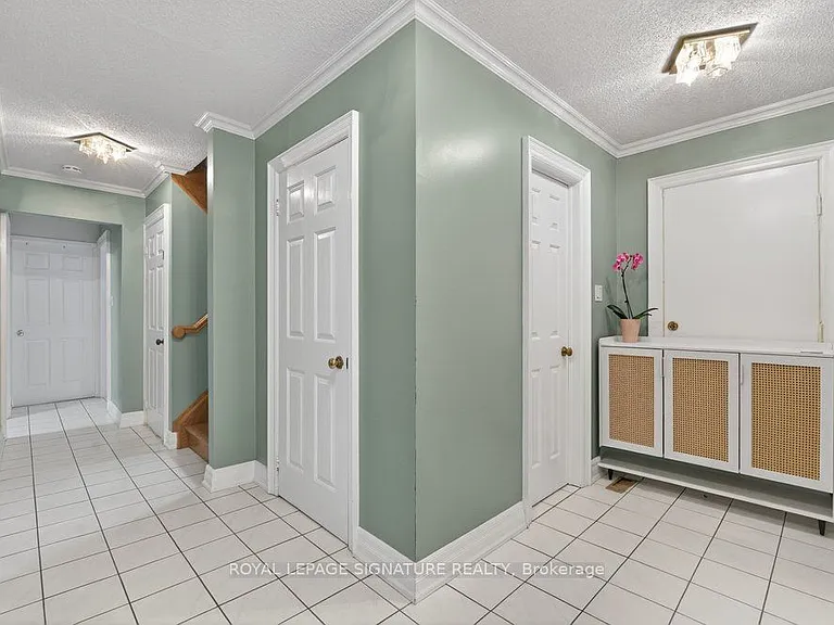 101 Pentland Cres — Photo 11