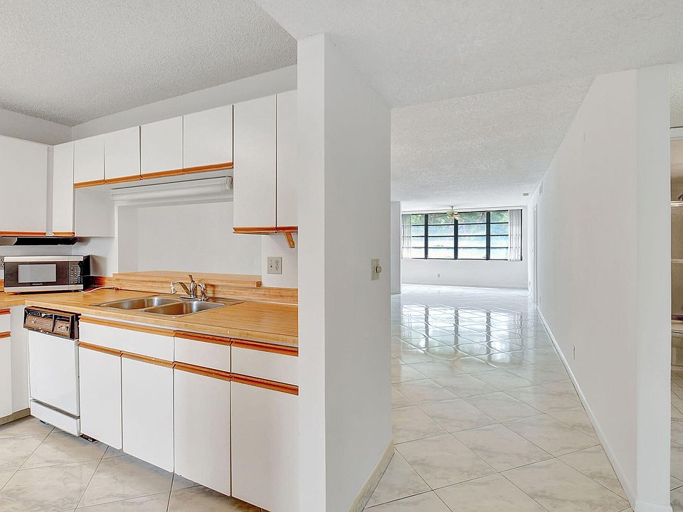 1st image of 5598 Witney Drive #305