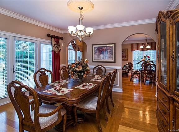 5th image of 9221 Fair Oak Dr