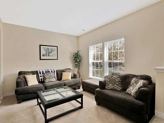 3rd image of 2802 Queensland Dr