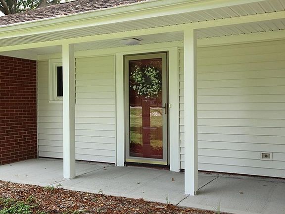 2nd image of 140 N Strawberry Ln