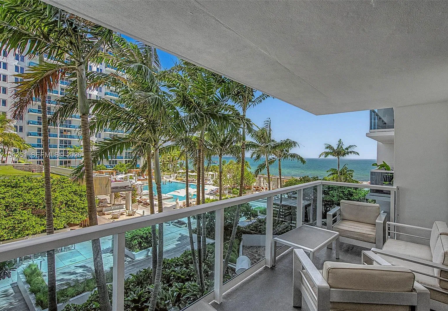 Roney Palace Condo — Photo 1