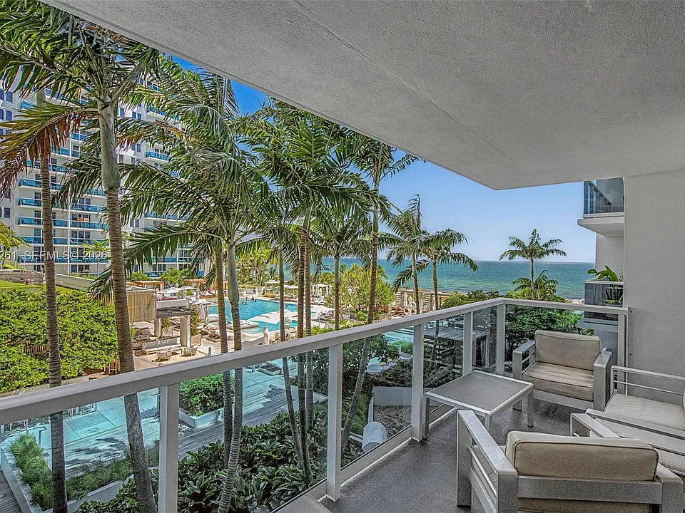 2301 Collins Ave #516