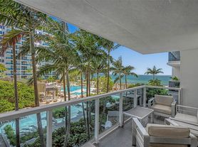 2301 Collins Ave