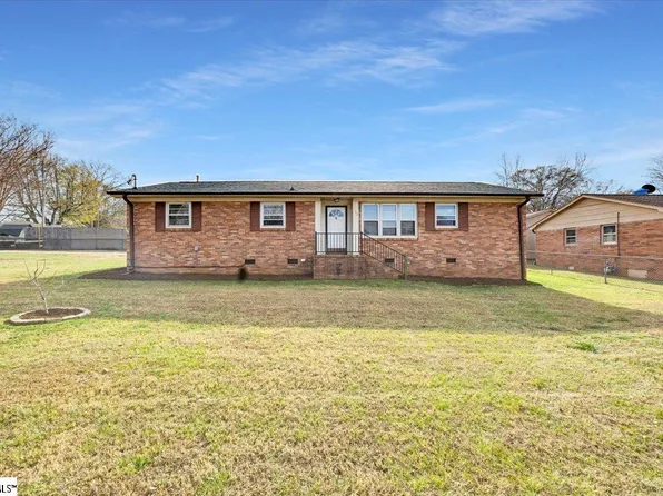 132 Waverly St, Easley, SC 29642