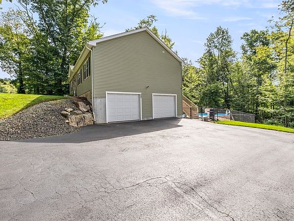 4th image of 131 Adams Rd