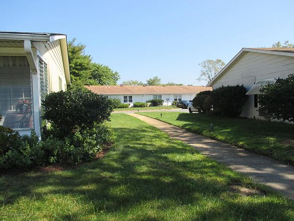 4th image of 366F Chesterfield Ct