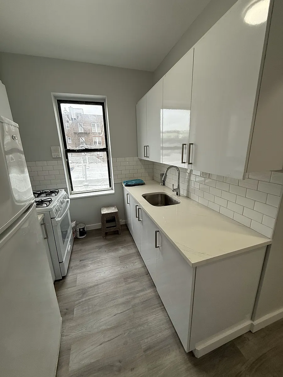 Building Photo - 39-12 62nd St #D3