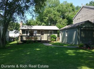 3905 W Lake Shore Dr, Wonder Lake, IL 60097