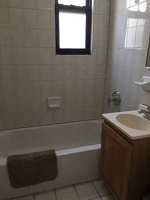 Rented by Metroline Realty | media 22