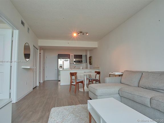 5th image of 333 NE 24th St APT 1105